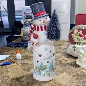 Snowtop Lodge figurine